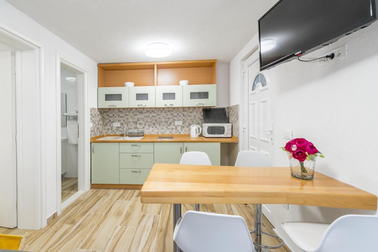 Apartments By The Sea Baska Voda, Makarska - 17570 外观 照片