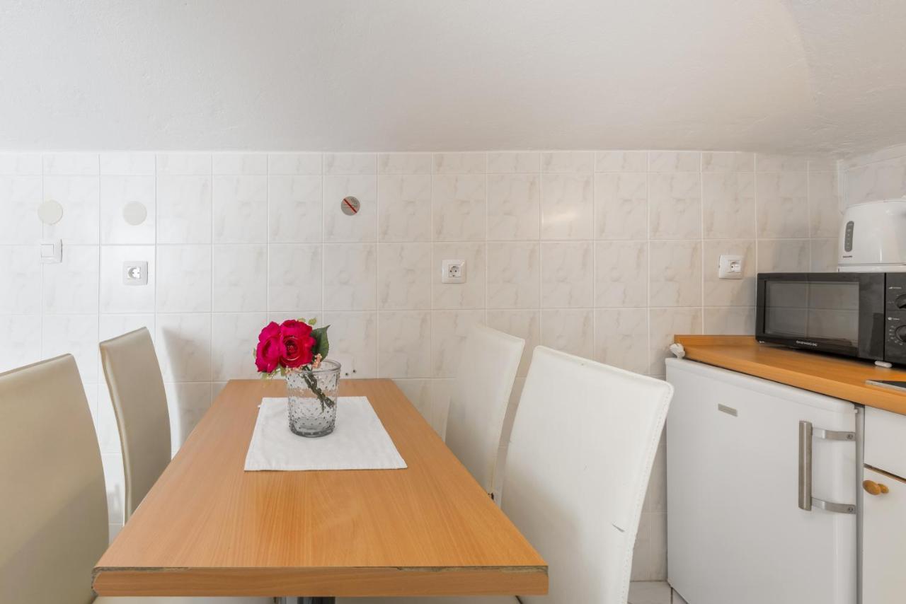 Apartments By The Sea Baska Voda, Makarska - 17570 外观 照片