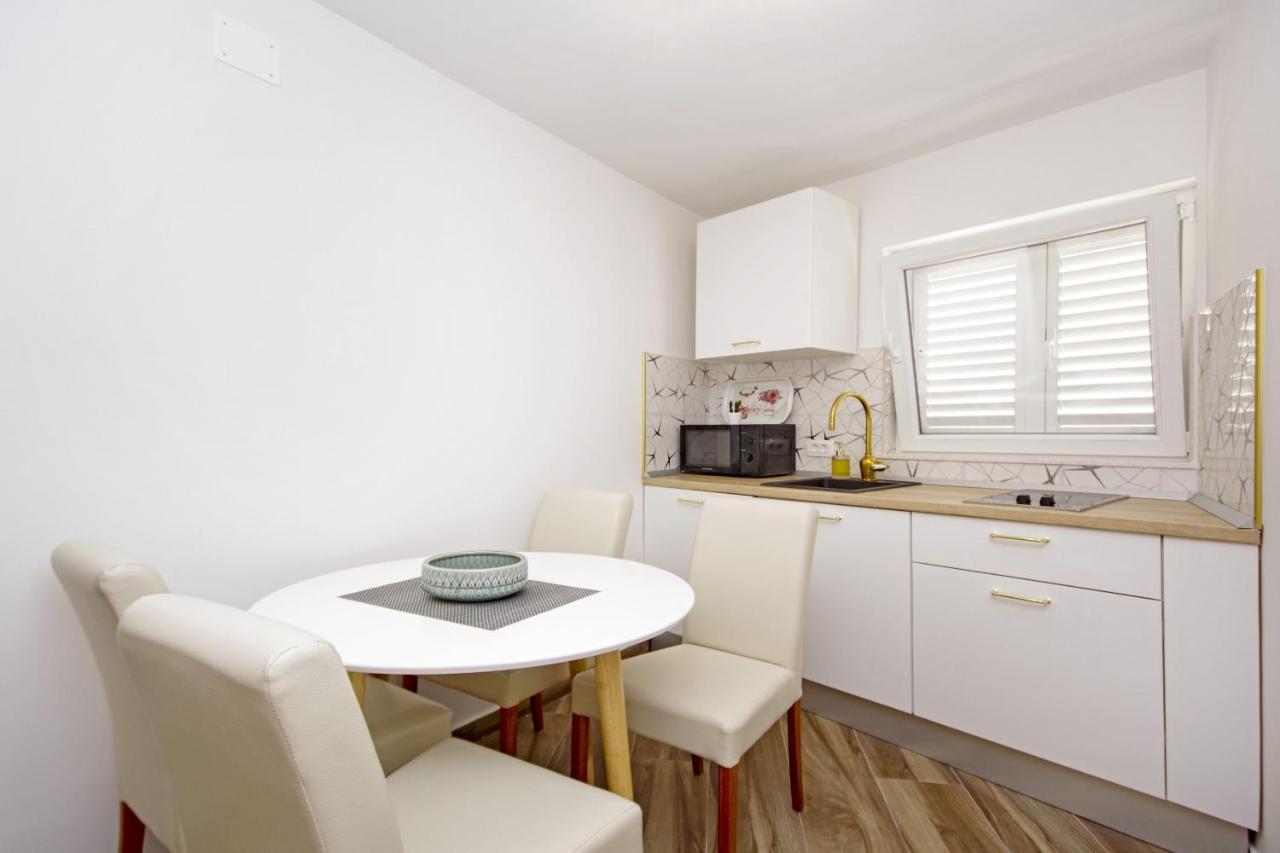 Apartments By The Sea Baska Voda, Makarska - 17570 外观 照片