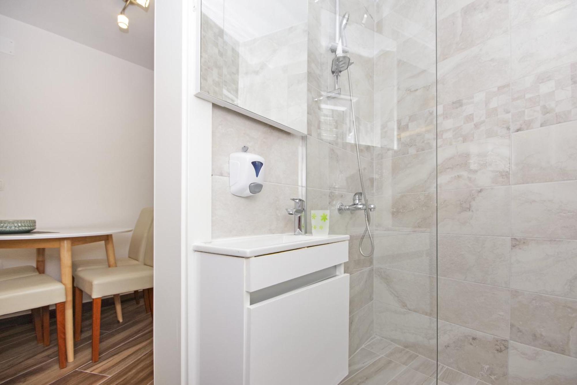 Apartments By The Sea Baska Voda, Makarska - 17570 客房 照片