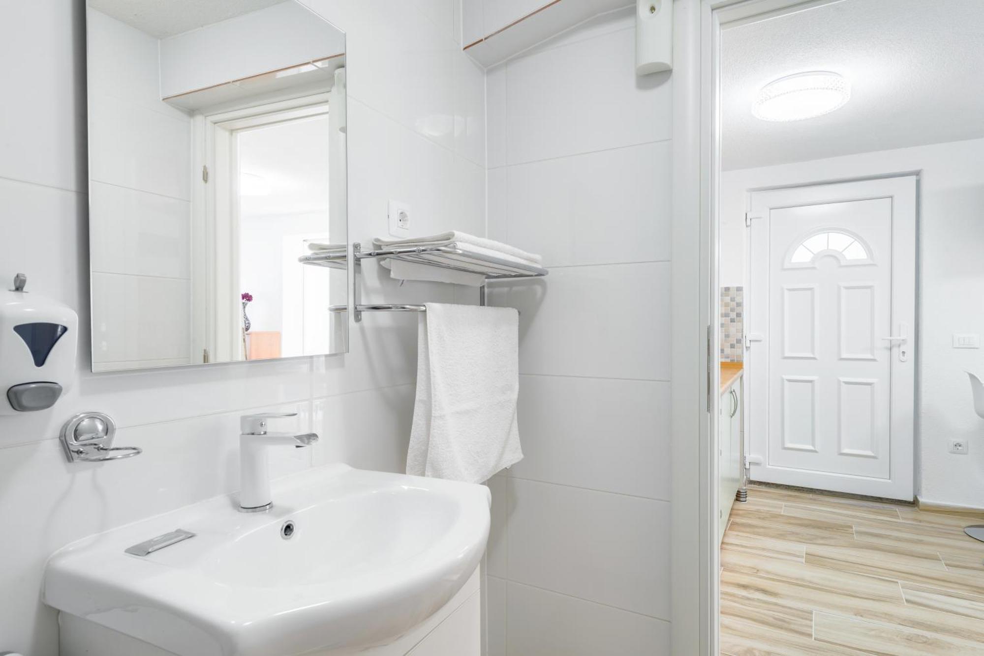 Apartments By The Sea Baska Voda, Makarska - 17570 客房 照片
